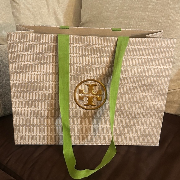 Tory Burch Beige Patterned Bag with Gold Logo - Picture 5 of 8